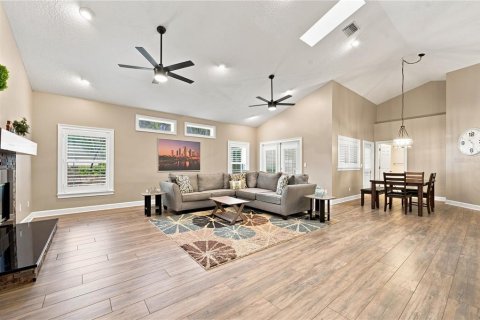 Casa en venta en Seffner, Florida, 5 dormitorios, 325.72 m2 № 2221329 - foto 7