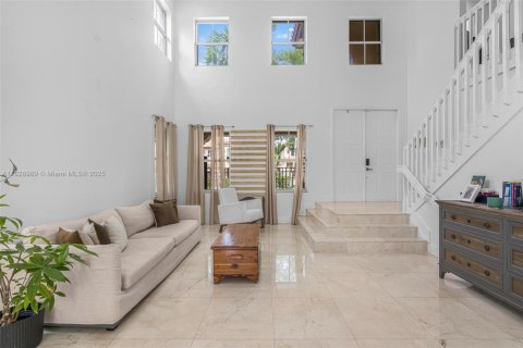 House in Miami, Florida 4 bedrooms, 278.43 sq.m. № 1807791 - photo 10