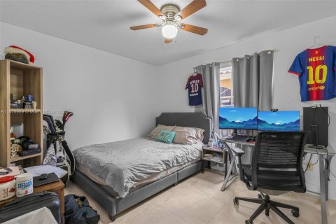 House in Miami, Florida 4 bedrooms, 278.43 sq.m. № 1807791 - photo 20