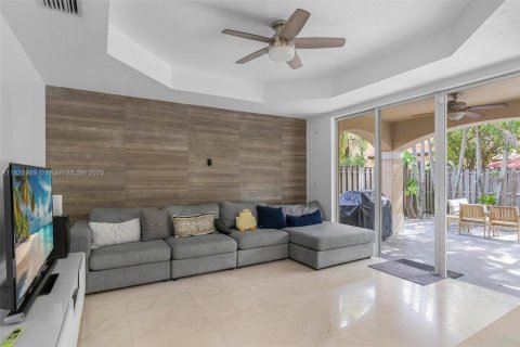 House in Miami, Florida 4 bedrooms, 278.43 sq.m. № 1807791 - photo 19