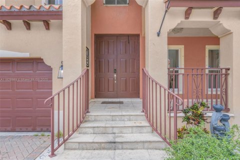 House in Miami, Florida 4 bedrooms, 278.43 sq.m. № 1807791 - photo 6