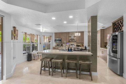 House in Miami, Florida 4 bedrooms, 278.43 sq.m. № 1807791 - photo 15