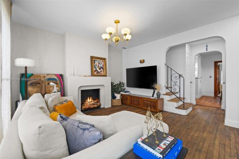 House in Miami Beach, Florida 2 bedrooms, 100.33 sq.m. № 1896065 - photo 19