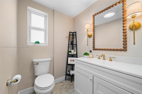 House in Miami Beach, Florida 2 bedrooms, 100.33 sq.m. № 1896065 - photo 8