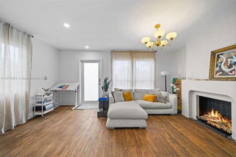 House in Miami Beach, Florida 2 bedrooms, 100.33 sq.m. № 1896065 - photo 22