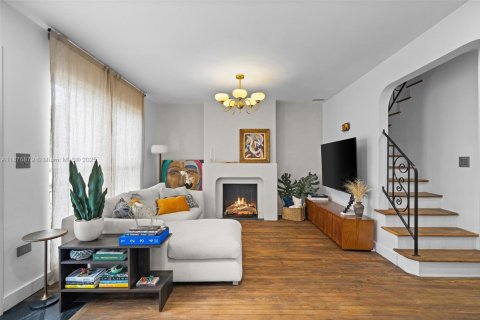 House in Miami Beach, Florida 2 bedrooms, 100.33 sq.m. № 1896065 - photo 3