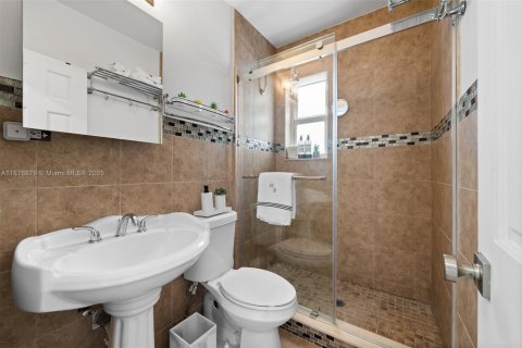 House in Miami Beach, Florida 2 bedrooms, 100.33 sq.m. № 1896065 - photo 11