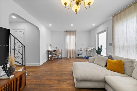 House in Miami Beach, Florida 2 bedrooms, 100.33 sq.m. № 1896065 - photo 21