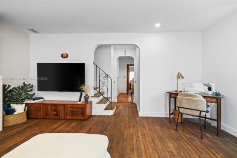 House in Miami Beach, Florida 2 bedrooms, 100.33 sq.m. № 1896065 - photo 23