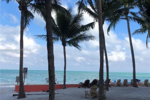 Apartamento en alquiler en Key Biscayne, Florida, 2 dormitorios, 82.68 m2 № 2011166 - foto 2