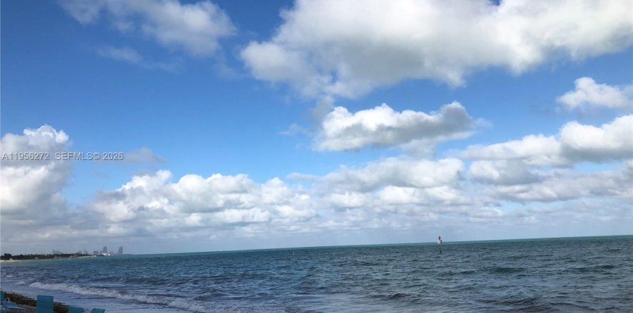 Apartamento en Key Biscayne, Florida 2 dormitorios, 82.68 m2 № 2011166