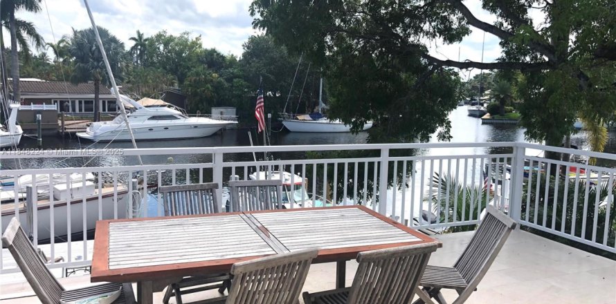 Casa en Fort Lauderdale, Florida 7 dormitorios, 422.71 m2 № 1850524