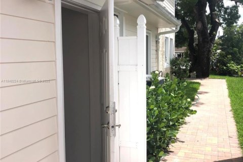 Casa en venta en Fort Lauderdale, Florida, 7 dormitorios, 422.71 m2 № 1850524 - foto 21