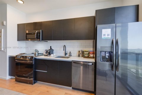 Condo in Miami, Florida, 1 bedroom  № 2089358 - photo 11