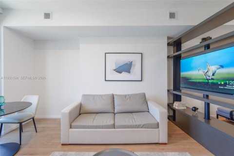 Condo in Miami, Florida, 1 bedroom  № 2089358 - photo 6