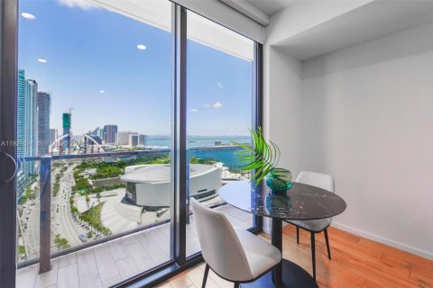 Condo in Miami, Florida, 1 bedroom  № 2089358 - photo 2