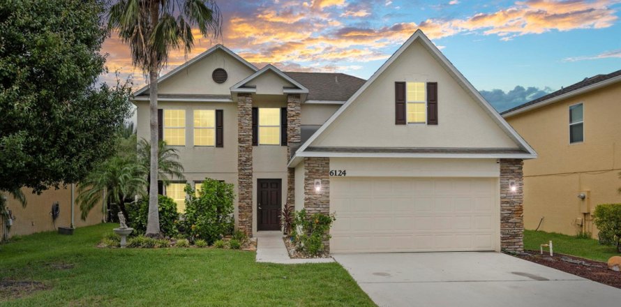 House in Port St. Lucie, Florida 4 bedrooms, 222.87 sq.m. № 2194943