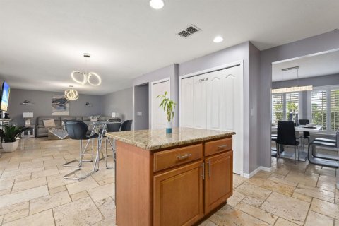 House in Port St. Lucie, Florida 4 bedrooms, 222.87 sq.m. № 2194943 - photo 12
