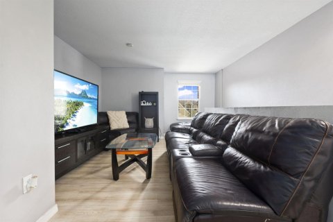 House in Port St. Lucie, Florida 4 bedrooms, 222.87 sq.m. № 2194943 - photo 15
