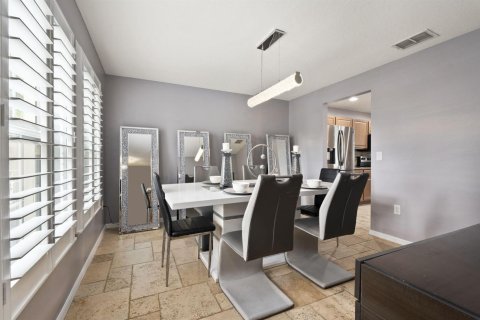 House in Port St. Lucie, Florida 4 bedrooms, 222.87 sq.m. № 2194943 - photo 4
