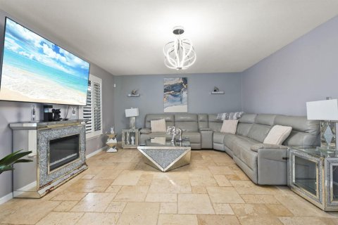 House in Port St. Lucie, Florida 4 bedrooms, 222.87 sq.m. № 2194943 - photo 7