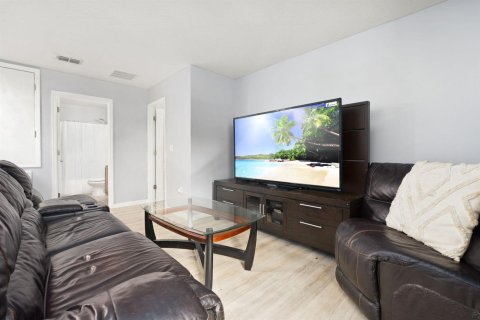 House in Port St. Lucie, Florida 4 bedrooms, 222.87 sq.m. № 2194943 - photo 18