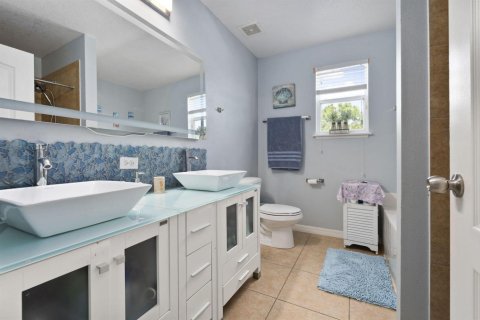 House in Port St. Lucie, Florida 4 bedrooms, 222.87 sq.m. № 2194943 - photo 21