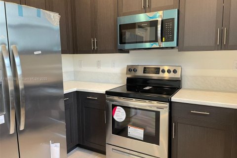 Touwnhouse à vendre à Homestead, Floride: 3 chambres, 133.97 m2 № 1941338 - photo 2