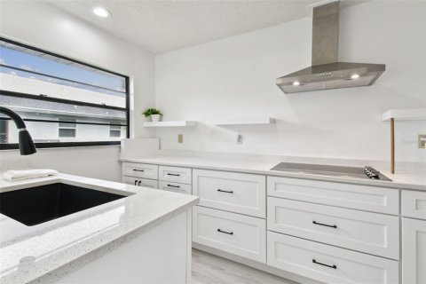 House in Sun City Center, Florida 2 bedrooms, 139.91 sq.m. № 1903573 - photo 16