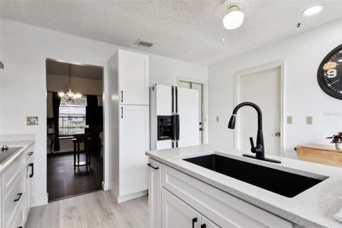 House in Sun City Center, Florida 2 bedrooms, 139.91 sq.m. № 1903573 - photo 20