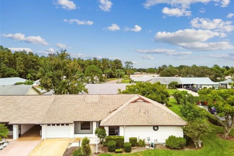 House in Sun City Center, Florida 2 bedrooms, 139.91 sq.m. № 1903573 - photo 4