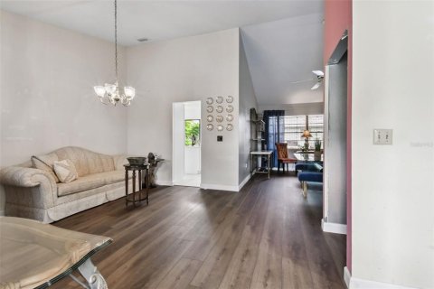 House in Sun City Center, Florida 2 bedrooms, 139.91 sq.m. № 1903573 - photo 6