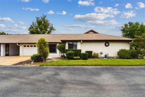 House in Sun City Center, Florida 2 bedrooms, 139.91 sq.m. № 1903573 - photo 1