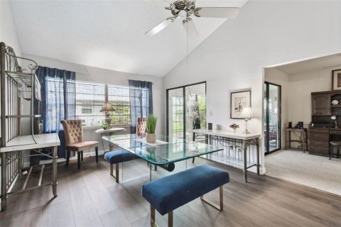 House in Sun City Center, Florida 2 bedrooms, 139.91 sq.m. № 1903573 - photo 11