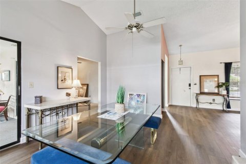 House in Sun City Center, Florida 2 bedrooms, 139.91 sq.m. № 1903573 - photo 14