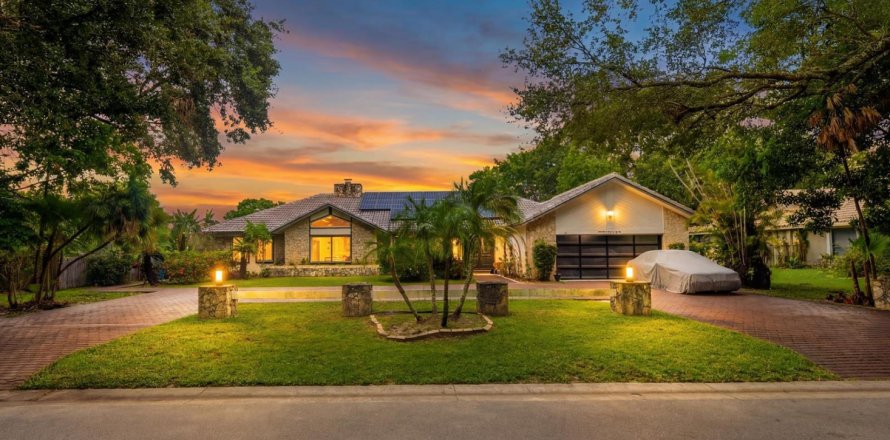 Villa ou maison à Coral Springs, Floride 6 chambres, 322.56 m2 № 2088088