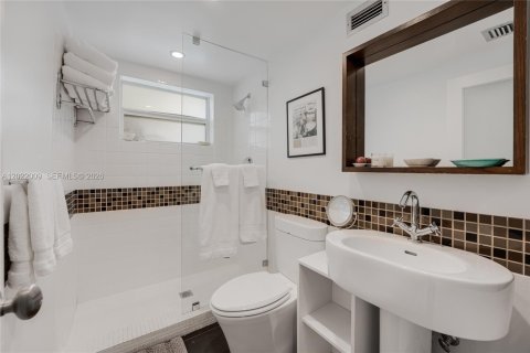 Condo in Miami Shores, Florida, 3 bedrooms  № 2271282 - photo 12