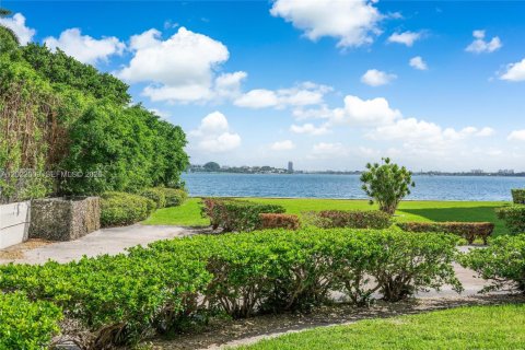 Condo in Miami Shores, Florida, 3 bedrooms  № 2271282 - photo 6