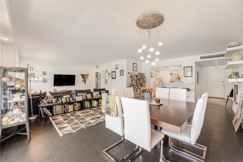 Condo in Miami Shores, Florida, 3 bedrooms  № 2271282 - photo 3
