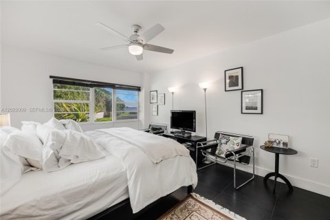 Condo in Miami Shores, Florida, 3 bedrooms  № 2271282 - photo 13