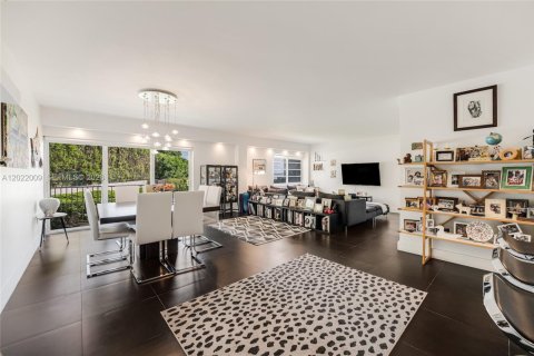 Condo in Miami Shores, Florida, 3 bedrooms № 2271282