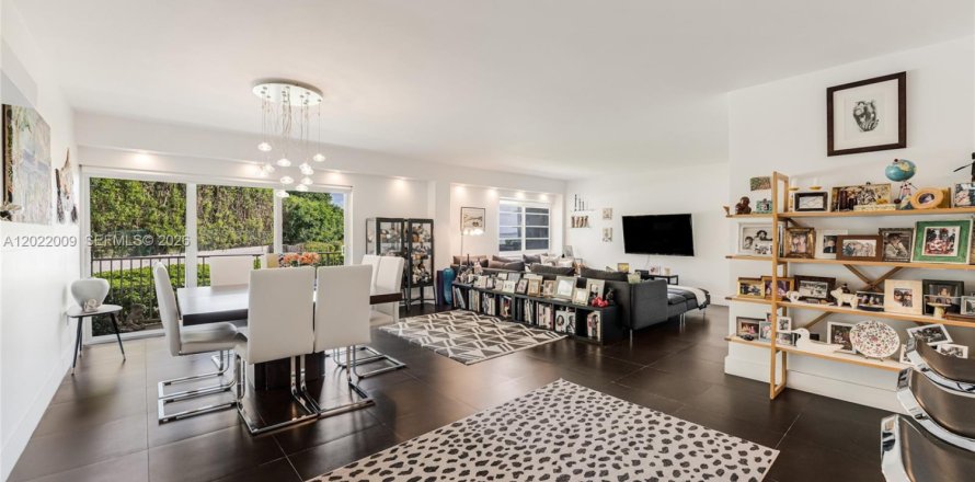 Condo in Miami Shores, Florida, 3 bedrooms  № 2271282