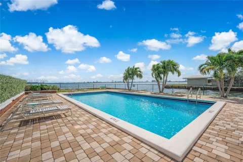 Condo in Miami Shores, Florida, 3 bedrooms  № 2271282 - photo 17