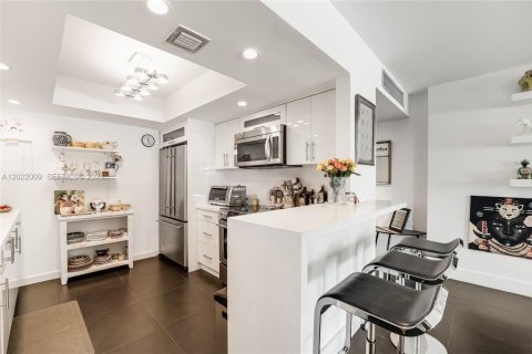 Condo in Miami Shores, Florida, 3 bedrooms  № 2271282 - photo 5