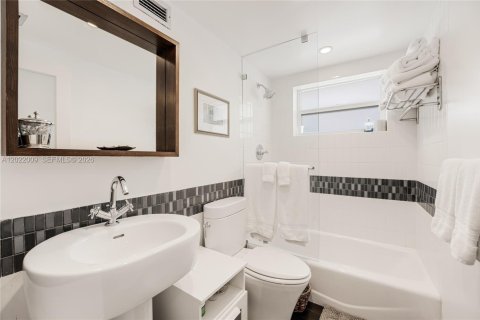 Condo in Miami Shores, Florida, 3 bedrooms  № 2271282 - photo 14