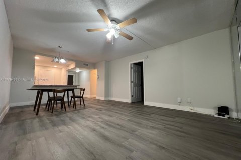 Condo in Margate, Florida, 2 bedrooms  № 1859832 - photo 6