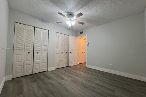 Condo in Margate, Florida, 2 bedrooms  № 1859832 - photo 5