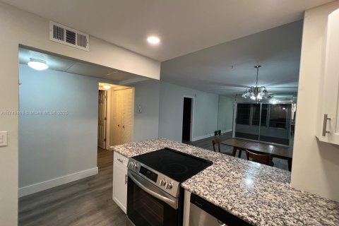 Condo in Margate, Florida, 2 bedrooms  № 1859832 - photo 11