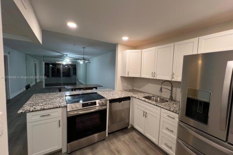 Condo in Margate, Florida, 2 bedrooms  № 1859832 - photo 10