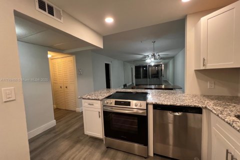 Condo in Margate, Florida, 2 bedrooms  № 1859832 - photo 2